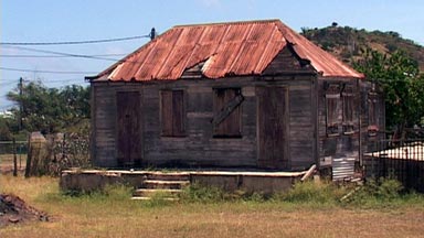 Ruïne van een houten huis